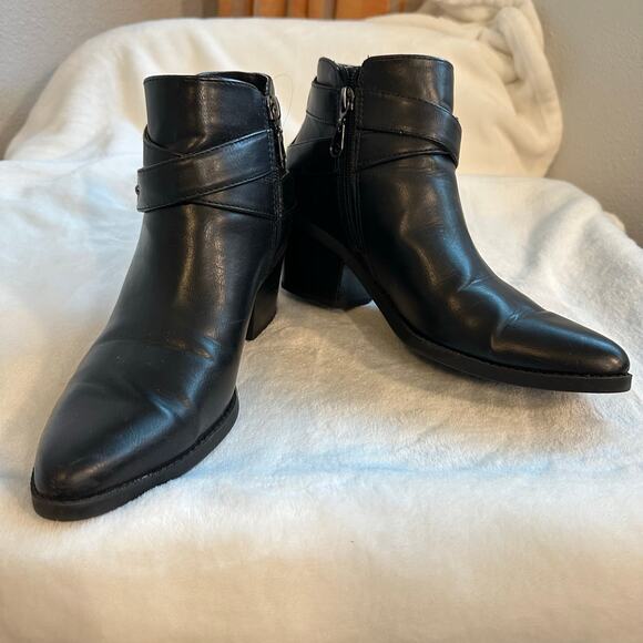 Guess Black Ankle Boots, Vegan Leather, Size 8 - Picture 5 of 11